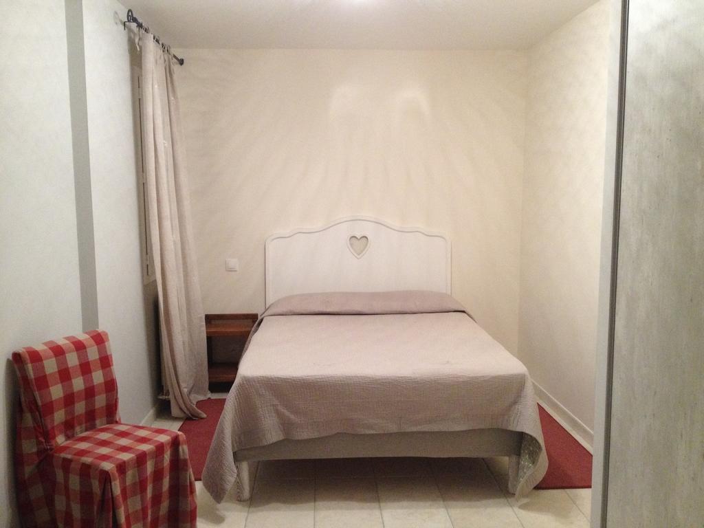 Bed and Breakfast Logis Du Comte Suze-la-Rousse Exterior foto