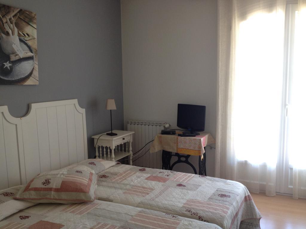 Bed and Breakfast Logis Du Comte Suze-la-Rousse Exterior foto